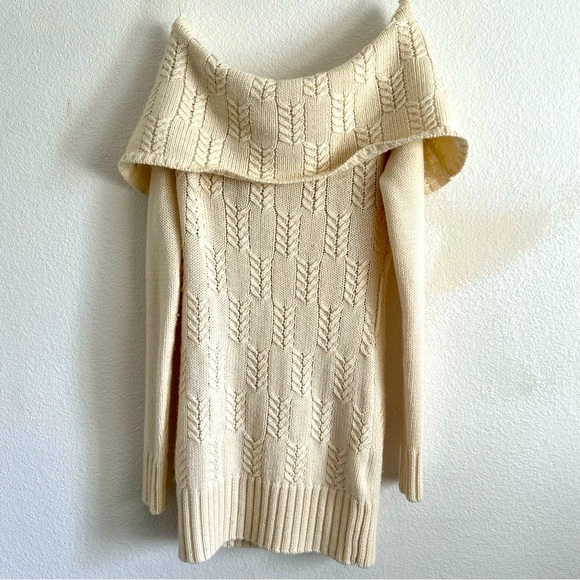 Guess Elegant Cream Sweater - Picture 9 of 12